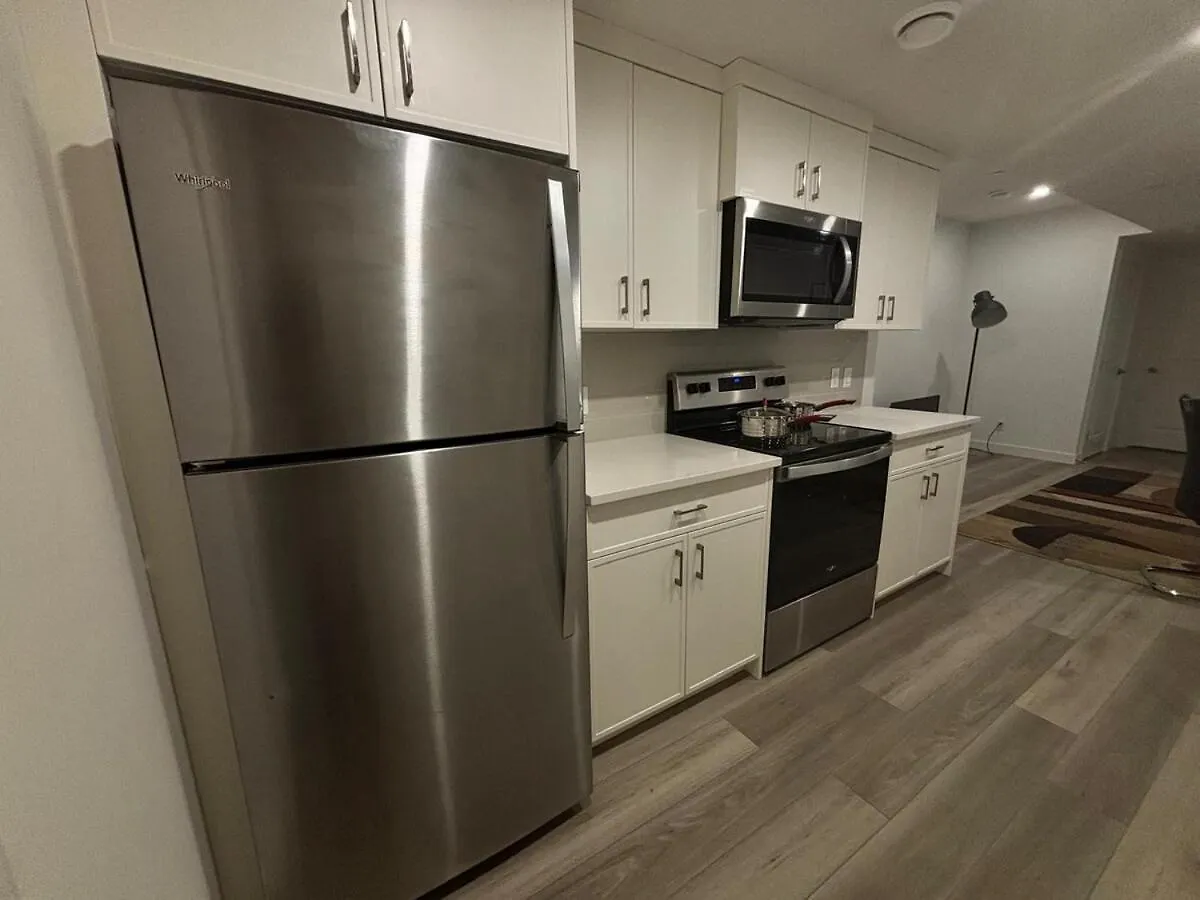 New 1-Bedroom Basement Apartment カルガリー